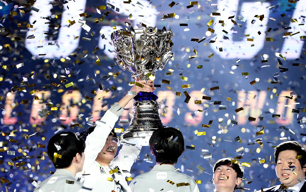 【新王登基】如果Faker今年未能进入世界赛，是否意味着一个旧时代的彻底结束和“新王”的登基？