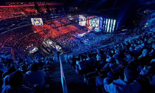 S15总决赛下路新格局：法师ADC崛起，装备调整影响深远